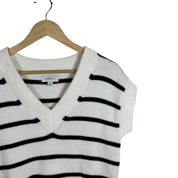 Evereve Women’s Oversized Sleeveless Striped Sweater Vest White/Black Size XS - Picture 7 of 7